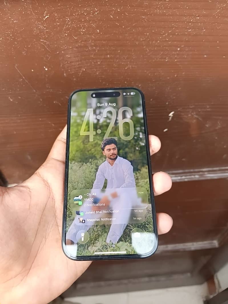 Apple iPhone 16 3