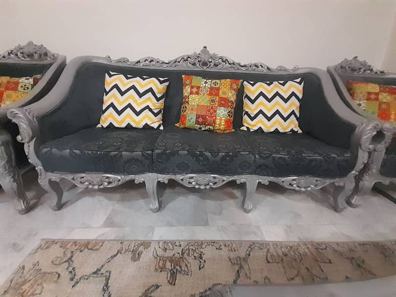 Sofa Set And Centre Table 4