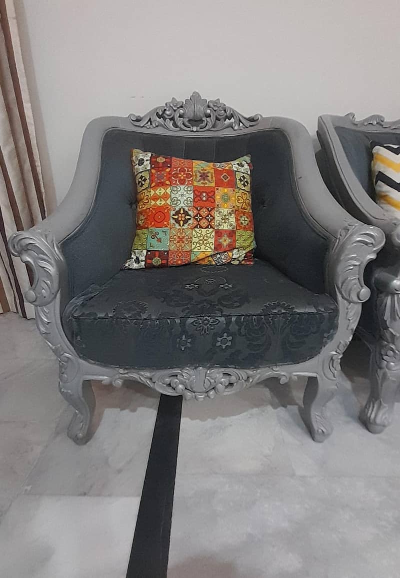 Sofa Set And Centre Table 5