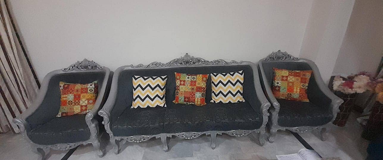 Sofa Set And Centre Table 6
