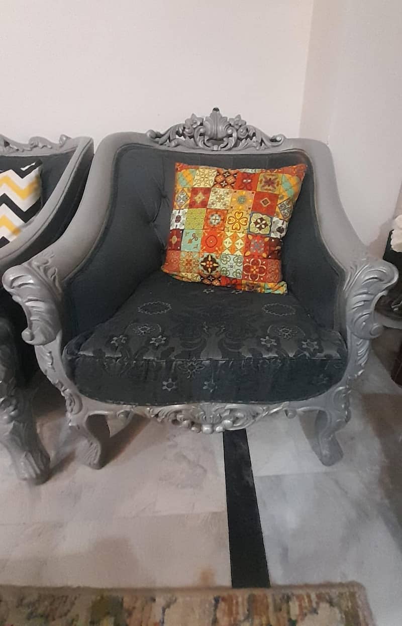 Sofa Set And Centre Table 7