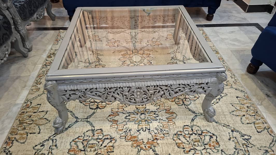 Sofa Set And Centre Table 8