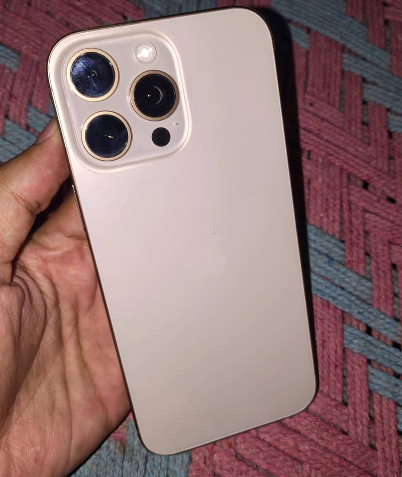 Apple iPhone 16 Pro Max 0