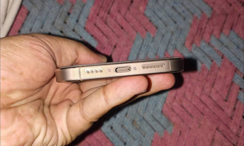 Apple iPhone 16 Pro Max 3