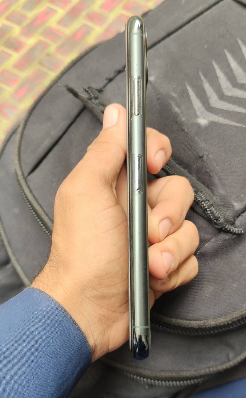 Apple iPhone 11 Pro Max 4