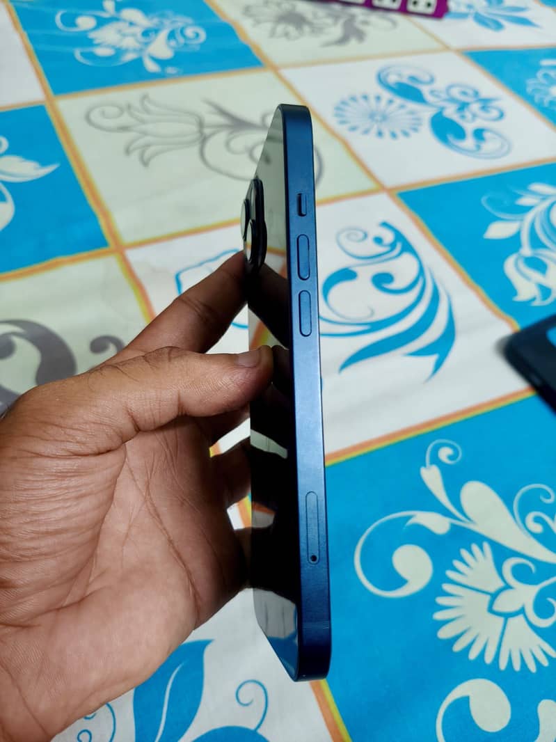 Apple iPhone 13 1