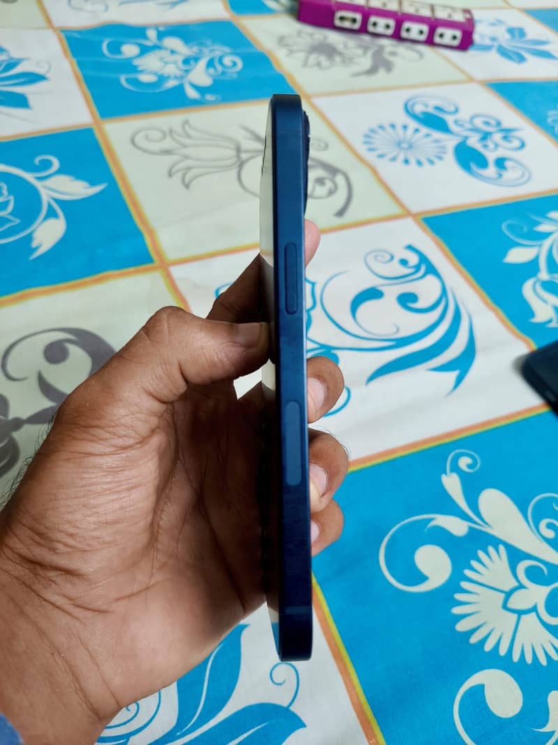 Apple iPhone 13 3