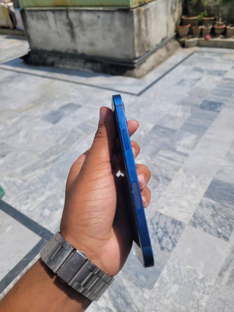 Apple iPhone 12 6