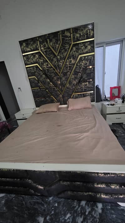 BED WITH MATTRESS AND SIDE TABLES