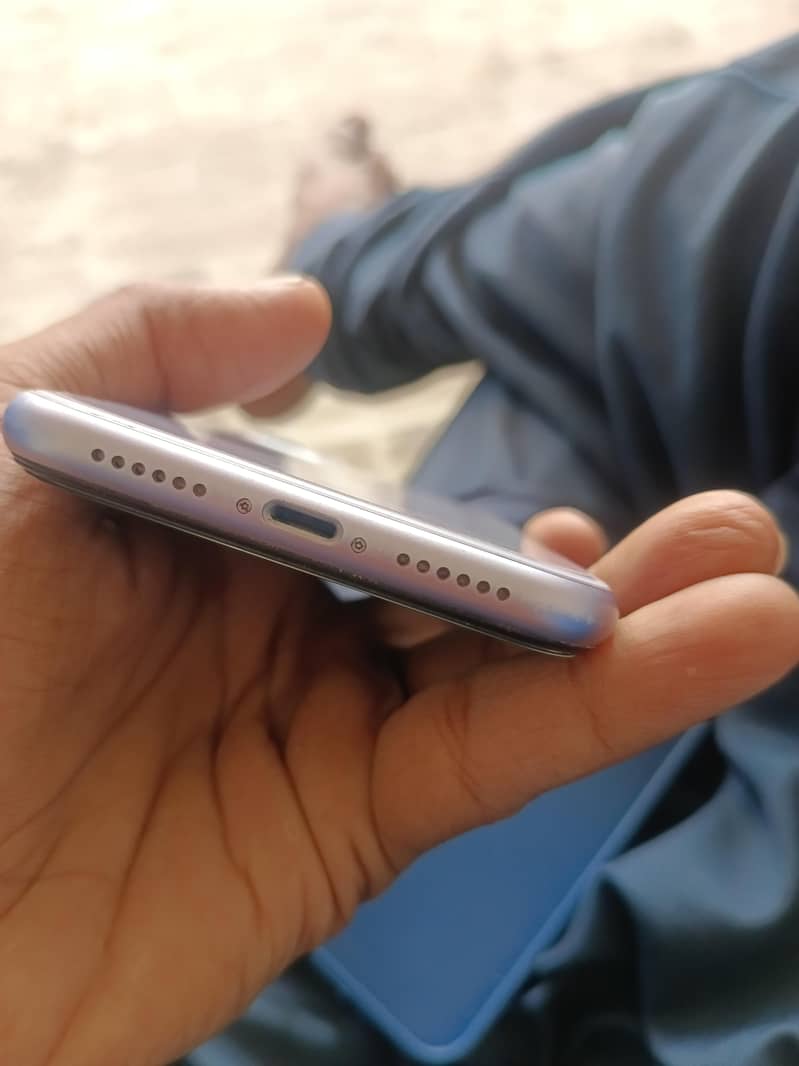 iPhone 11 3