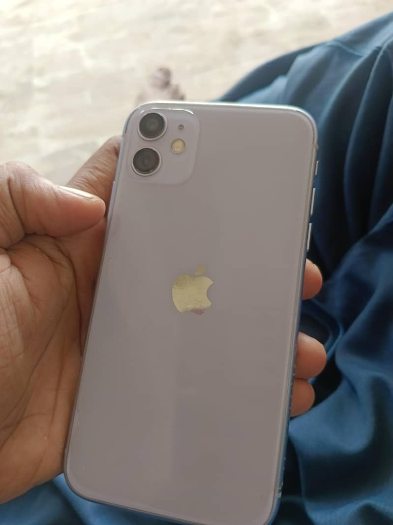 iPhone 11 4