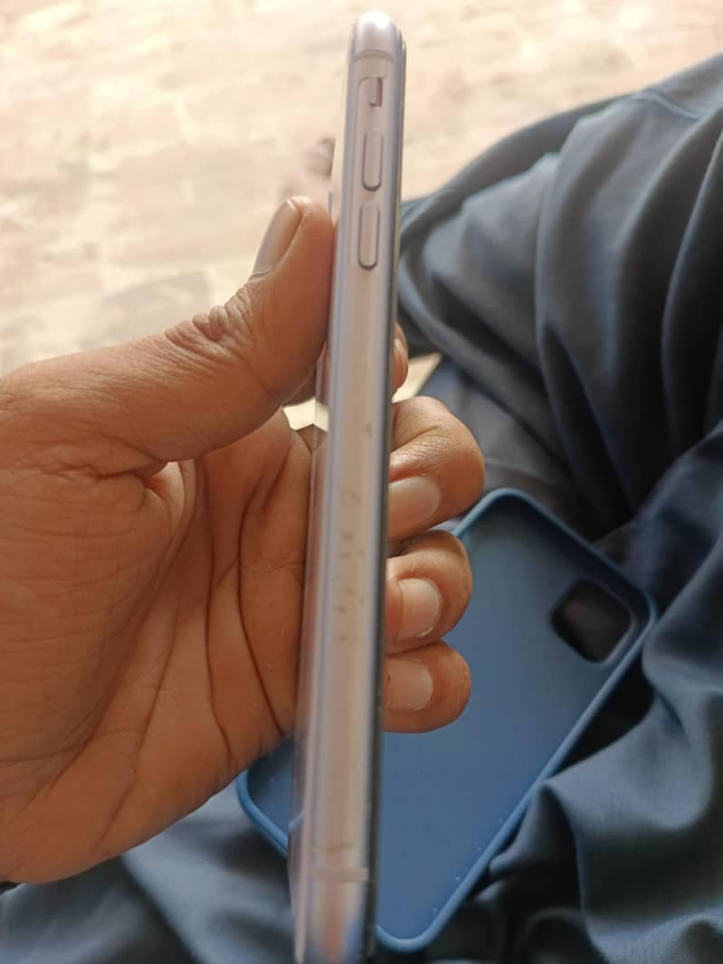 iPhone 11 5