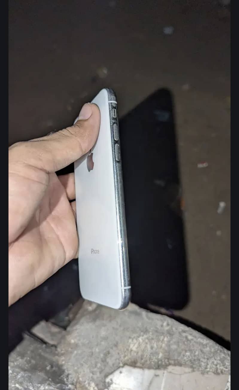Apple iPhone X 3