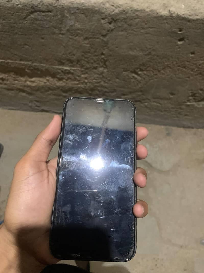 Apple iPhone 11 4