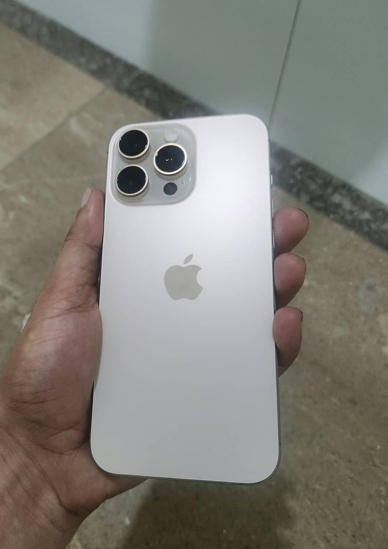 Apple iPhone 16 Pro Max 1