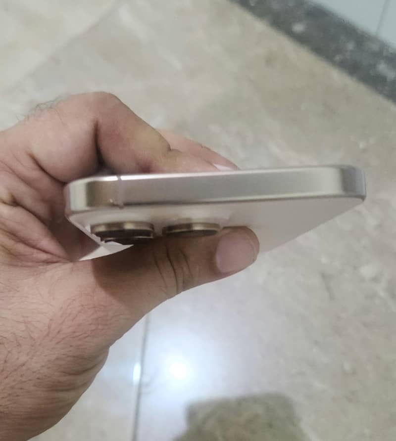 Apple iPhone 16 Pro Max 6