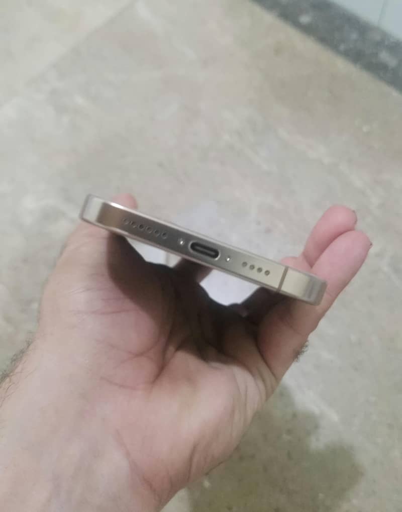 Apple iPhone 16 Pro Max 7