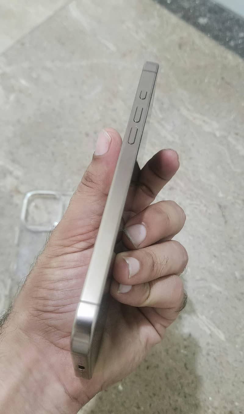 Apple iPhone 16 Pro Max 8