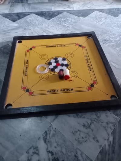 Carrom board