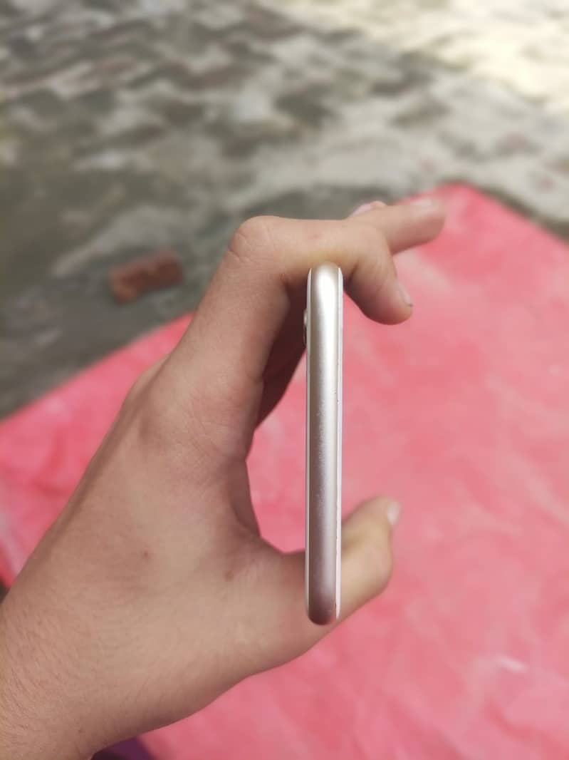 Apple iPhone 6S Plus 4