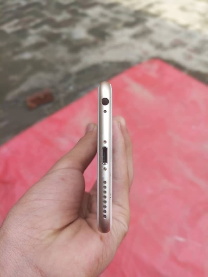 Apple iPhone 6S Plus 5
