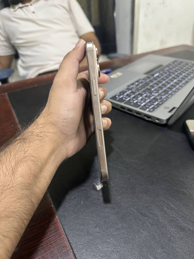 Apple iPhone 16 Pro Max 1