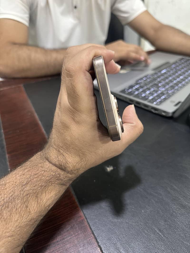 Apple iPhone 16 Pro Max 3