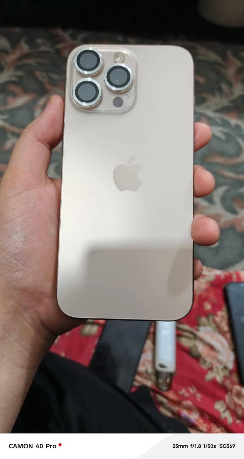Apple iPhone 16 Pro Max 4