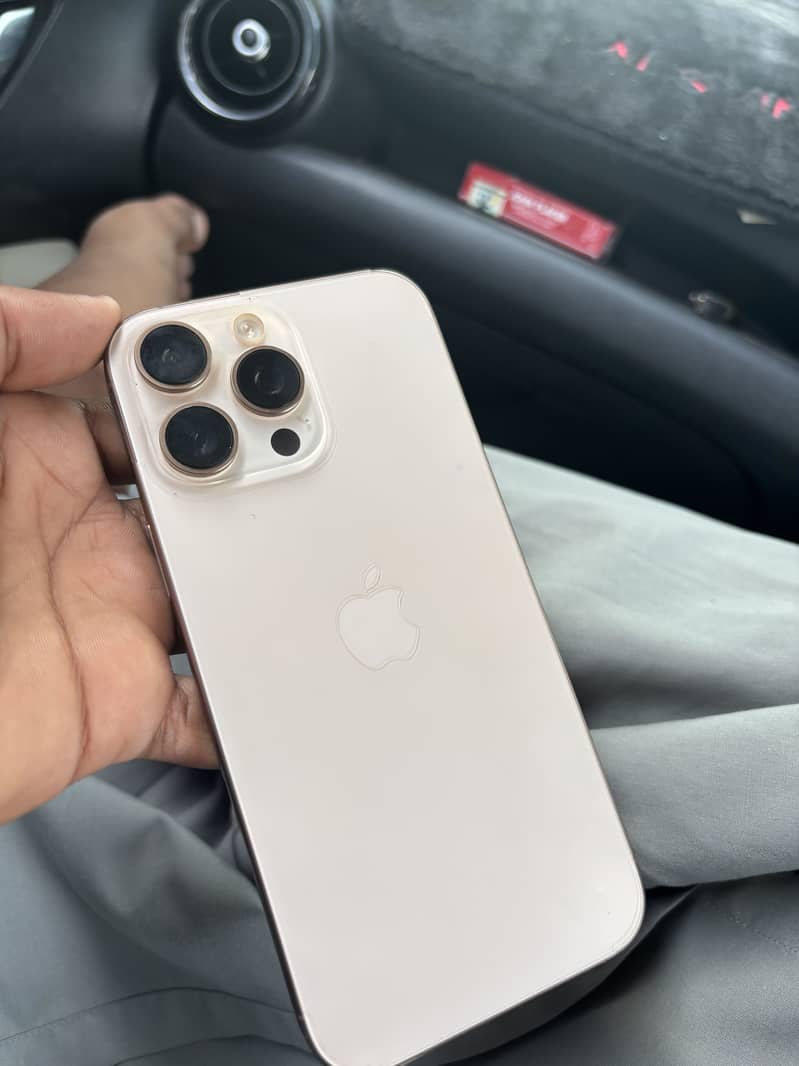 Apple iPhone 16 Pro Max 2