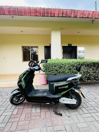 Electric scooty 10/10 condition