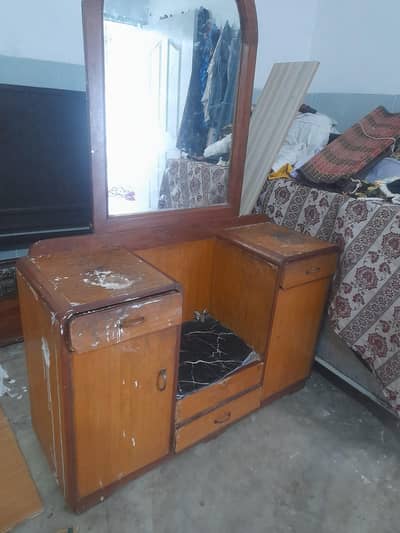 bed, matress and singhar meez for sale