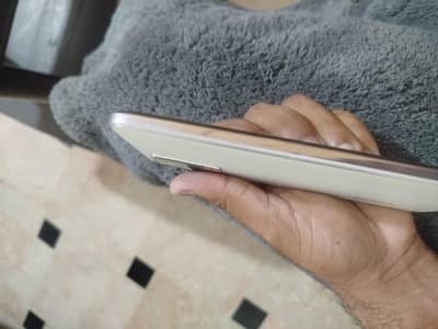 Vivo V21