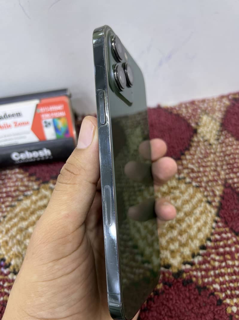 Apple iPhone 13 Pro Max 1