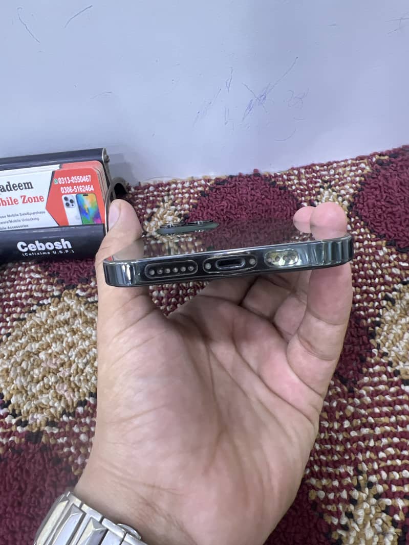 Apple iPhone 13 Pro Max 2