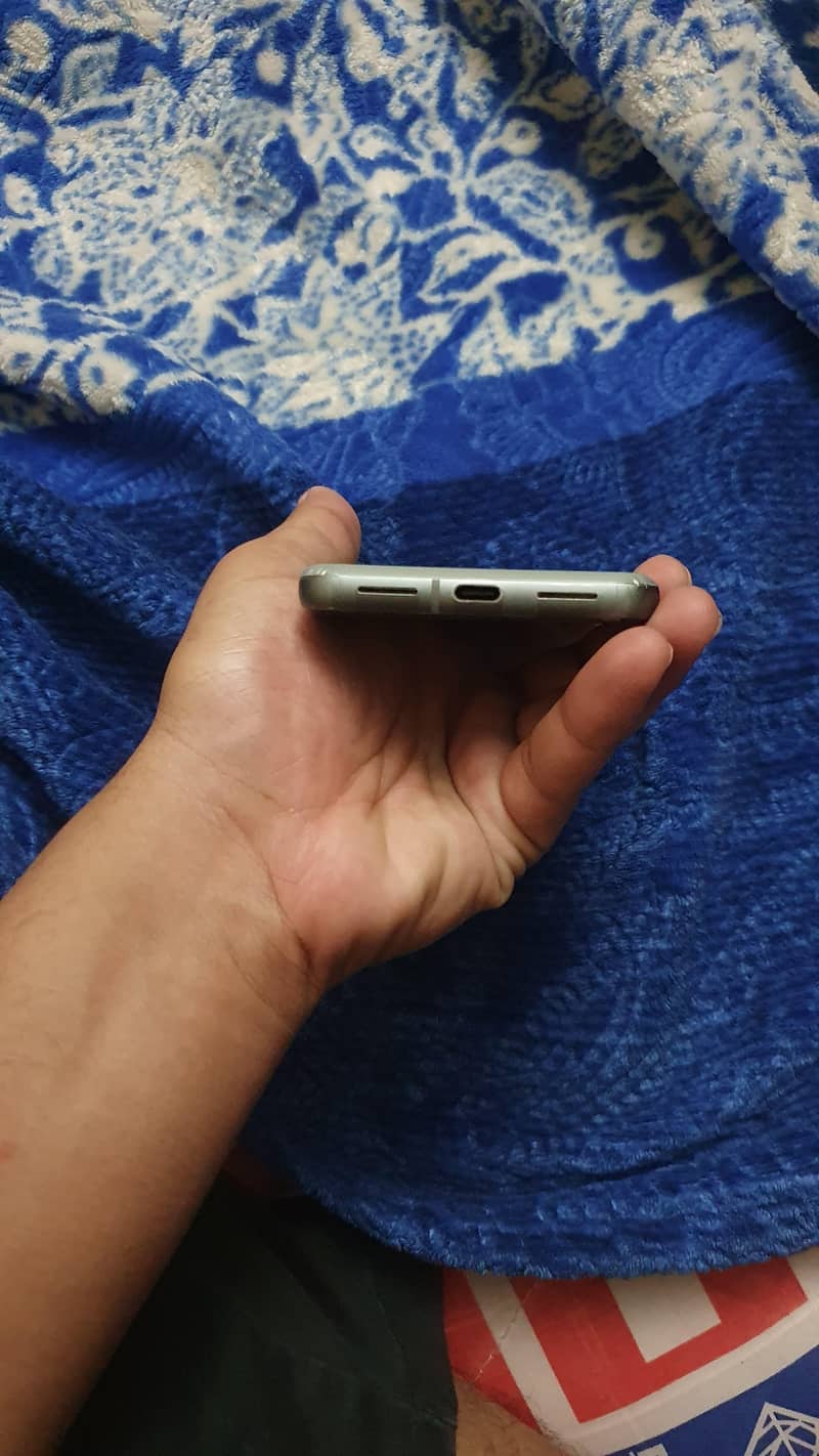 Google Pixel 8 4