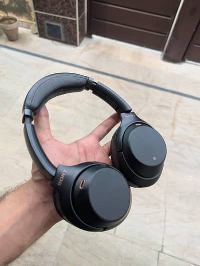 Sony WH-1000XM3 headphones