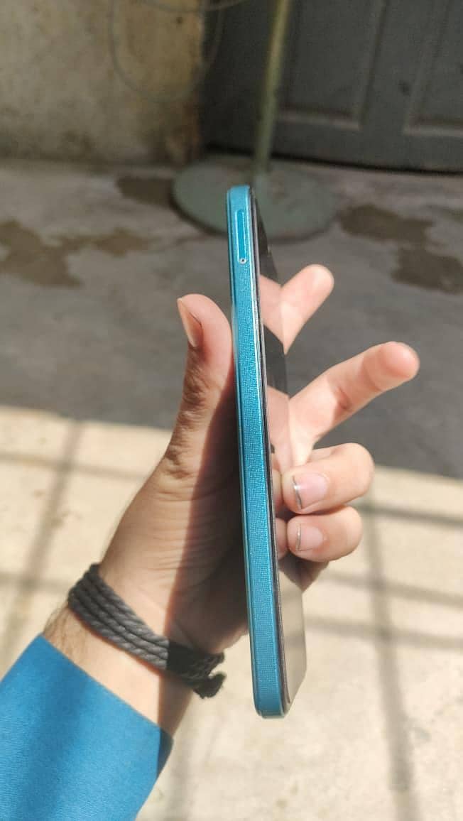 HMD Aura 2 1