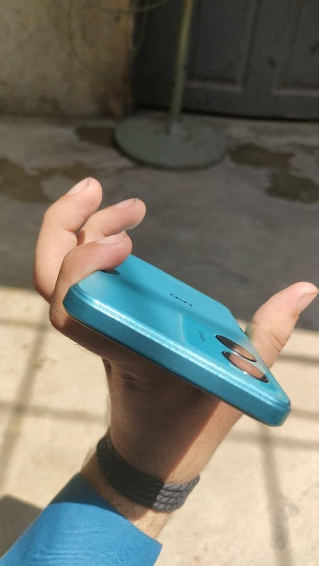 HMD Aura 2 2