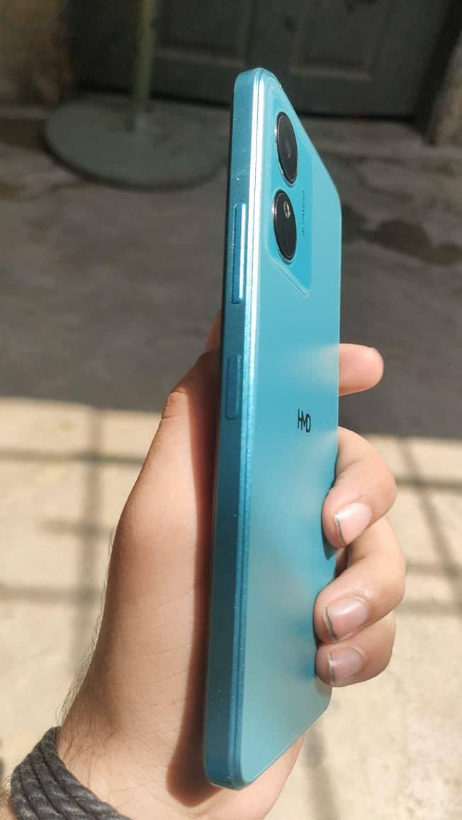 HMD Aura 2 4