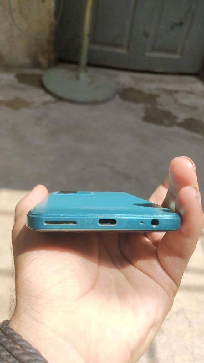 HMD Aura 2 5