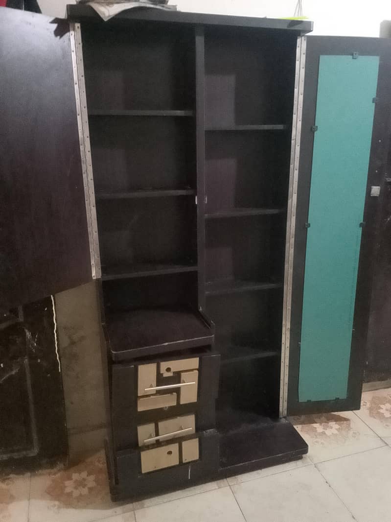 Selling Dressing Table 3