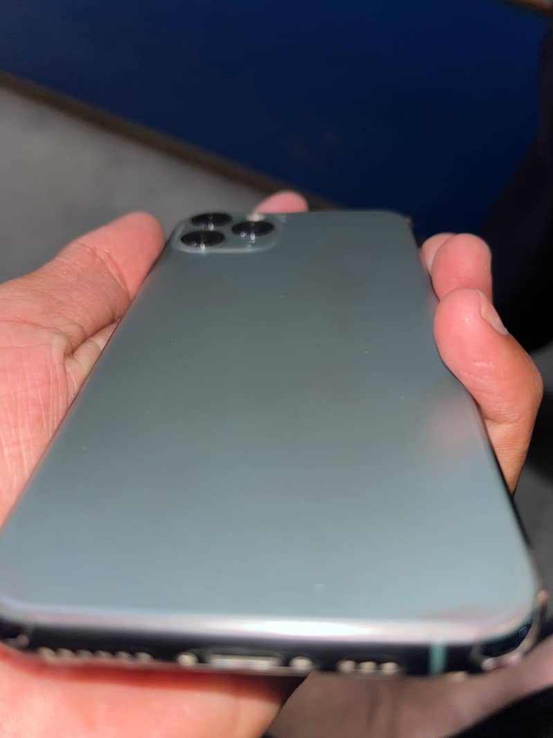 Apple iPhone 11 Pro 4