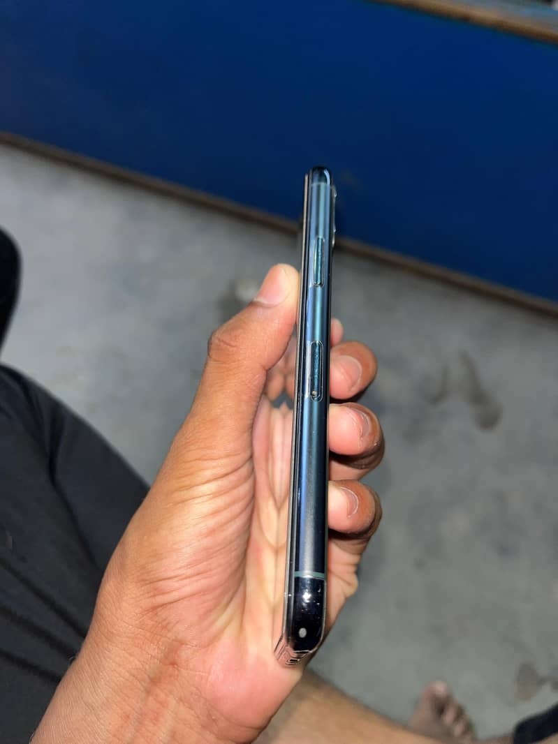 Apple iPhone 11 Pro 6