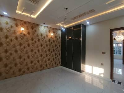 Get Your Hands On House In Sabzazar Scheme Best Area