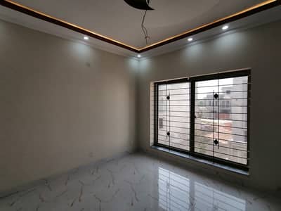 Get Your Hands On House In Sabzazar Scheme Best Area