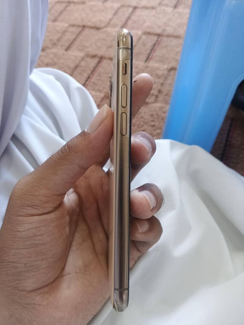 Apple iPhone 11 Pro 1