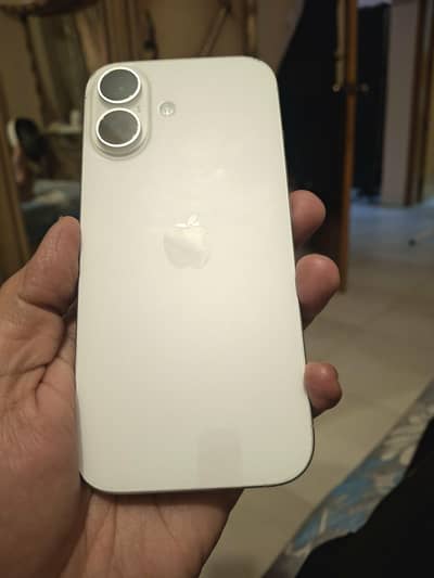 Apple iPhone 17 Factory Unlocked Under Apple Warranty