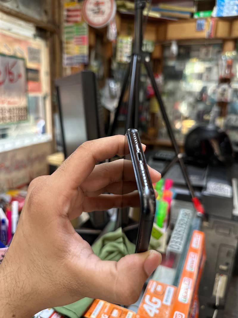 Apple iPhone X 4