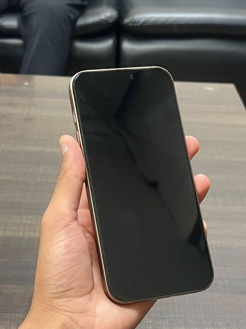 Apple iPhone 16 Pro Max 3