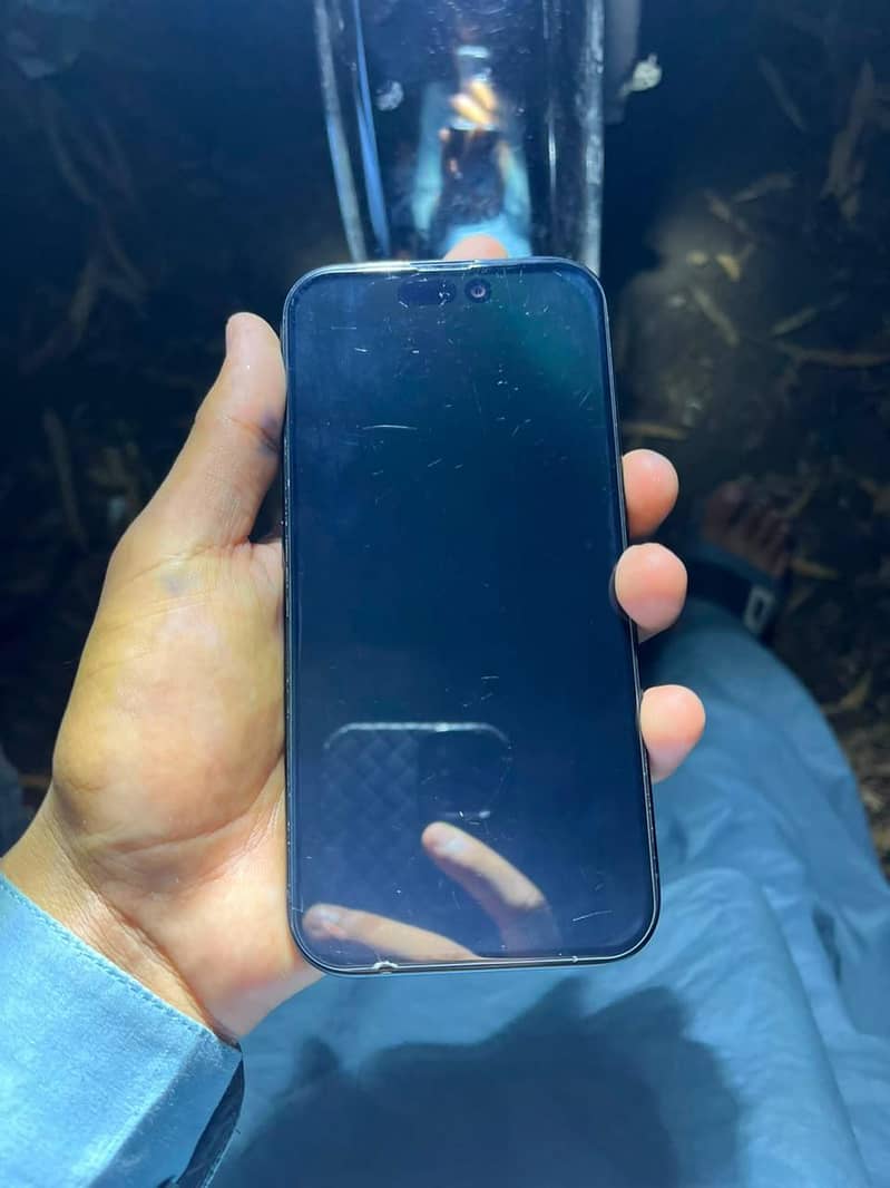 Apple iPhone 16 2